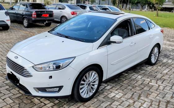 FORD FOCUS 2.0 TITANIUM PLUS FASTBACK 16V FLEX 4P POWERSHIFT